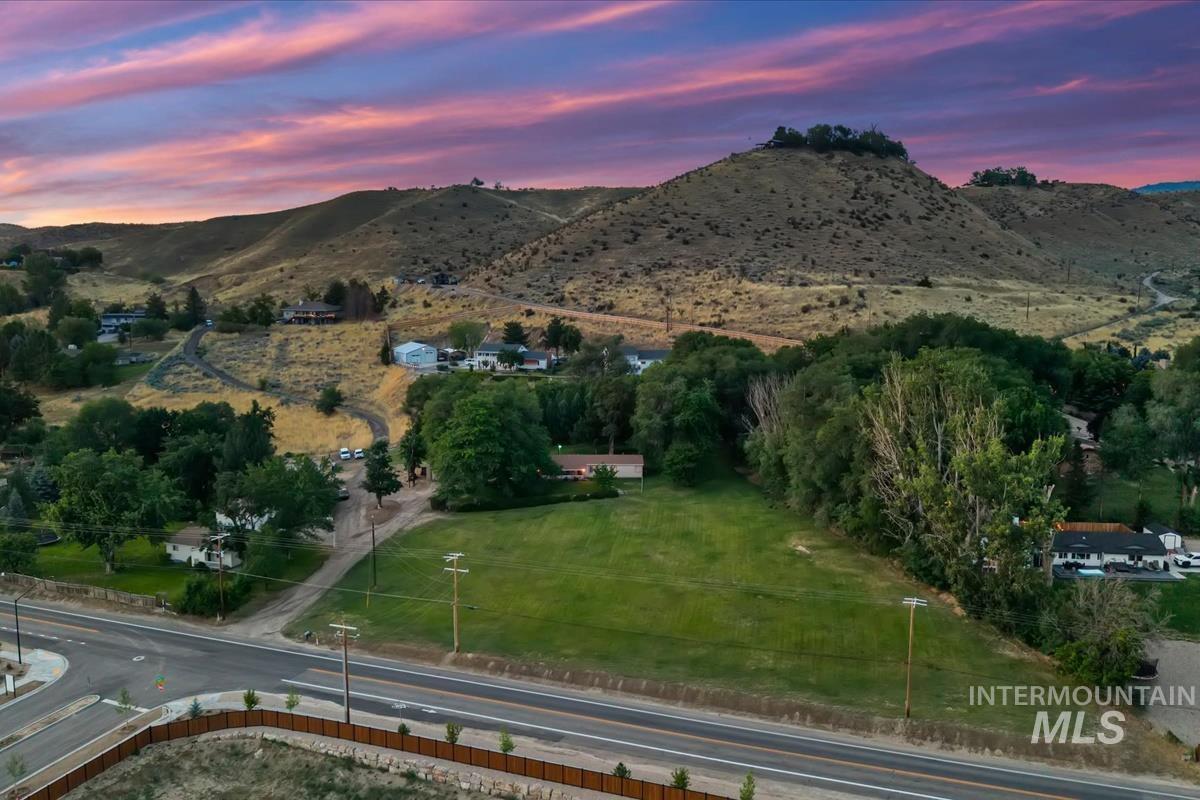 5758 West Hill Road Boise, ID 83703 - Photo 18 of 39 Gallery Image 18