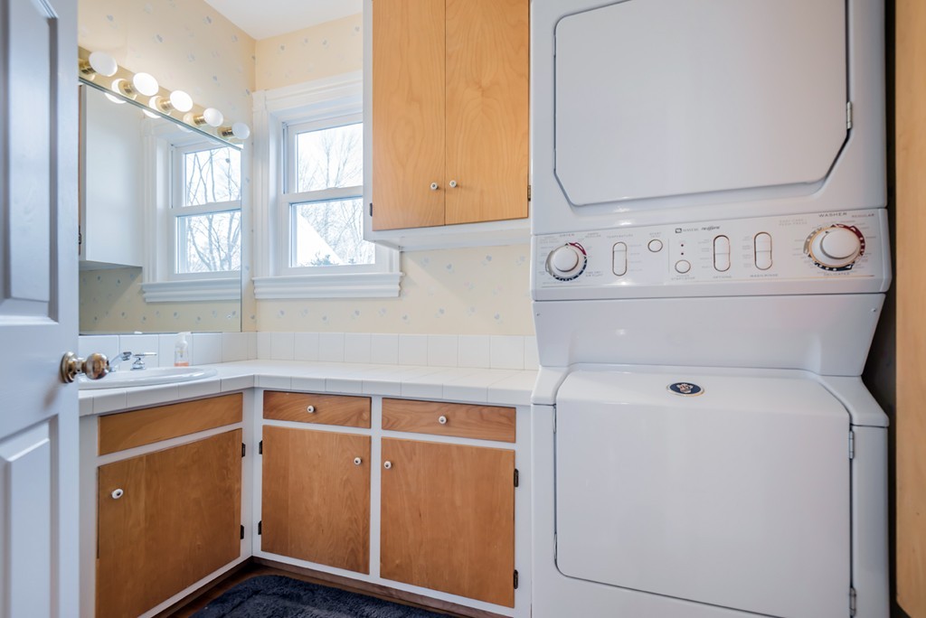74 Summer Street Andover, MA 01810 - Photo 16 of 28 Gallery Image 16