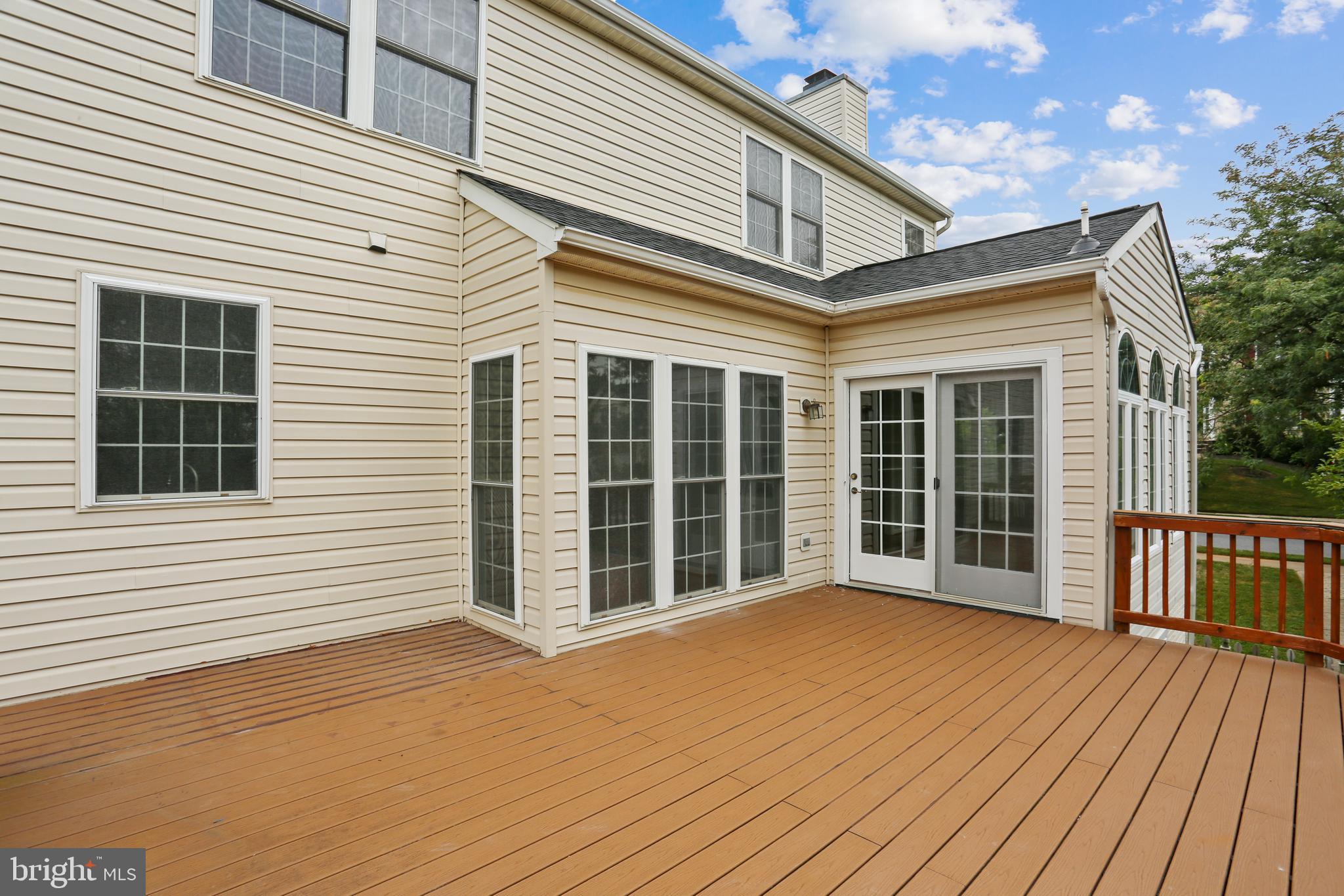 13929 Falconcrest Road Germantown, MD 20874 - Photo 15 of 76 Custom deck