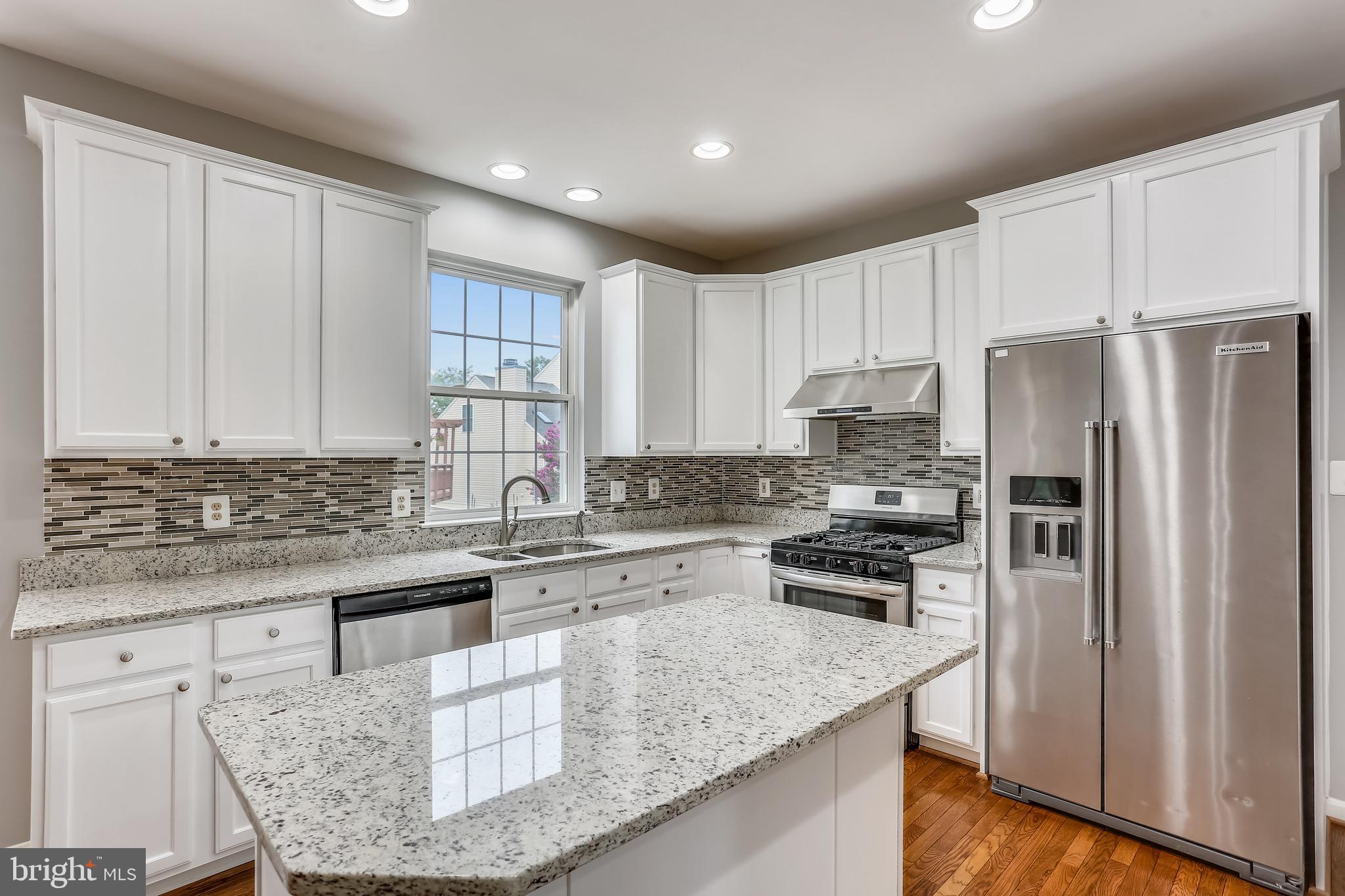 13929 Falconcrest Road Germantown, MD 20874 - Photo 3 of 76 Gourmet kitchen