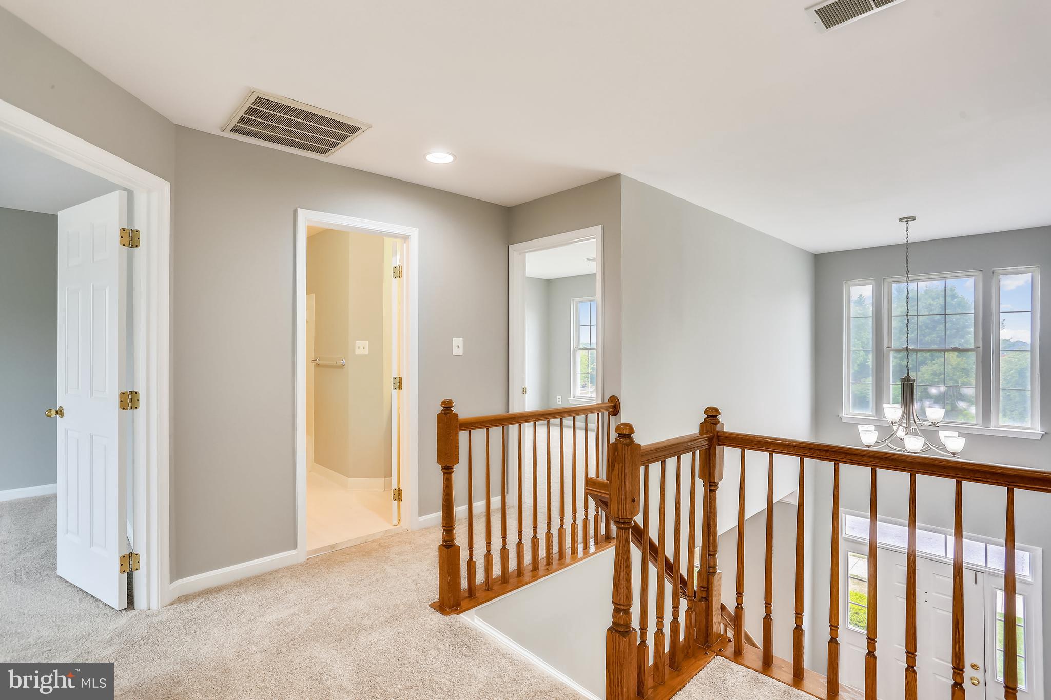 13929 Falconcrest Road Germantown, MD 20874 - Photo 25 of 76 Upper level hallway
