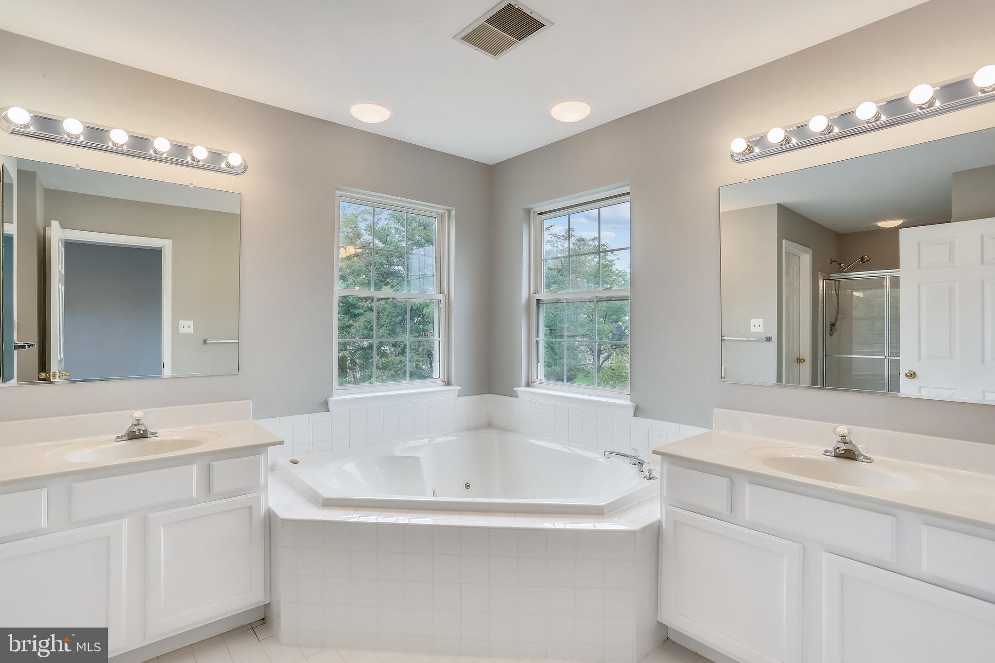 13929 Falconcrest Road Germantown, MD 20874 - Photo 30 of 76 Sumptuous master bath