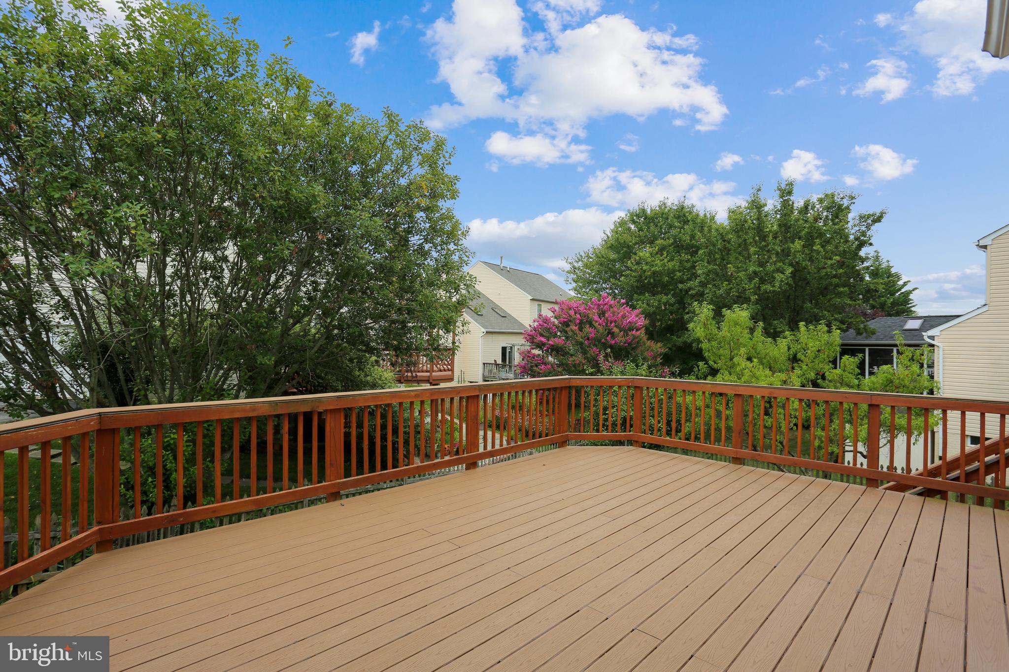 13929 Falconcrest Road Germantown, MD 20874 - Photo 65 of 76 Custom deck