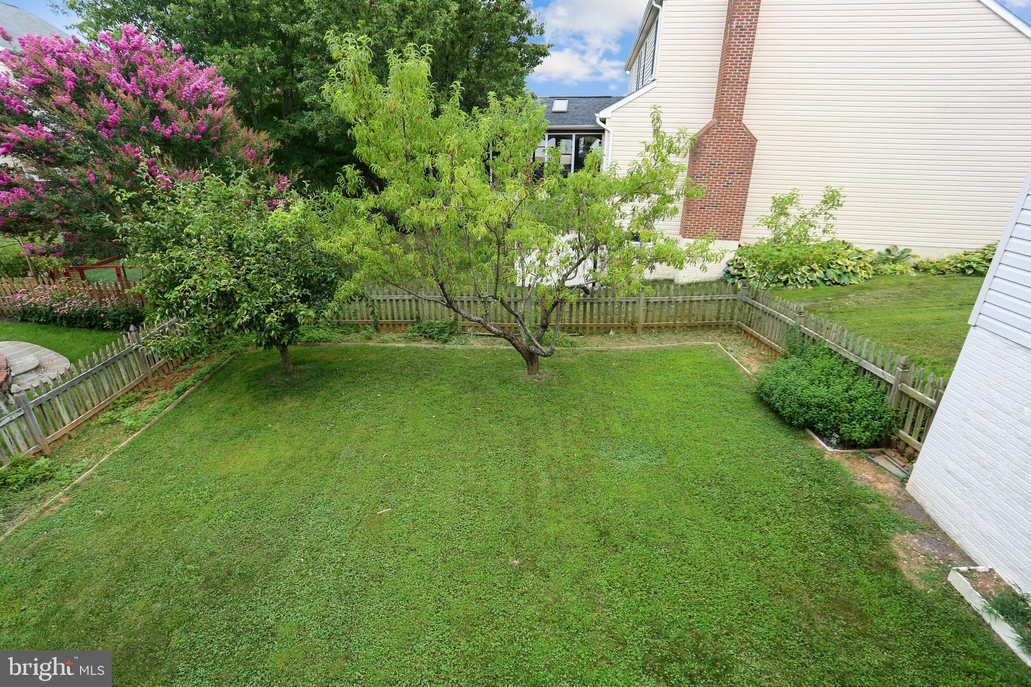 13929 Falconcrest Road Germantown, MD 20874 - Photo 67 of 76 Level back yard