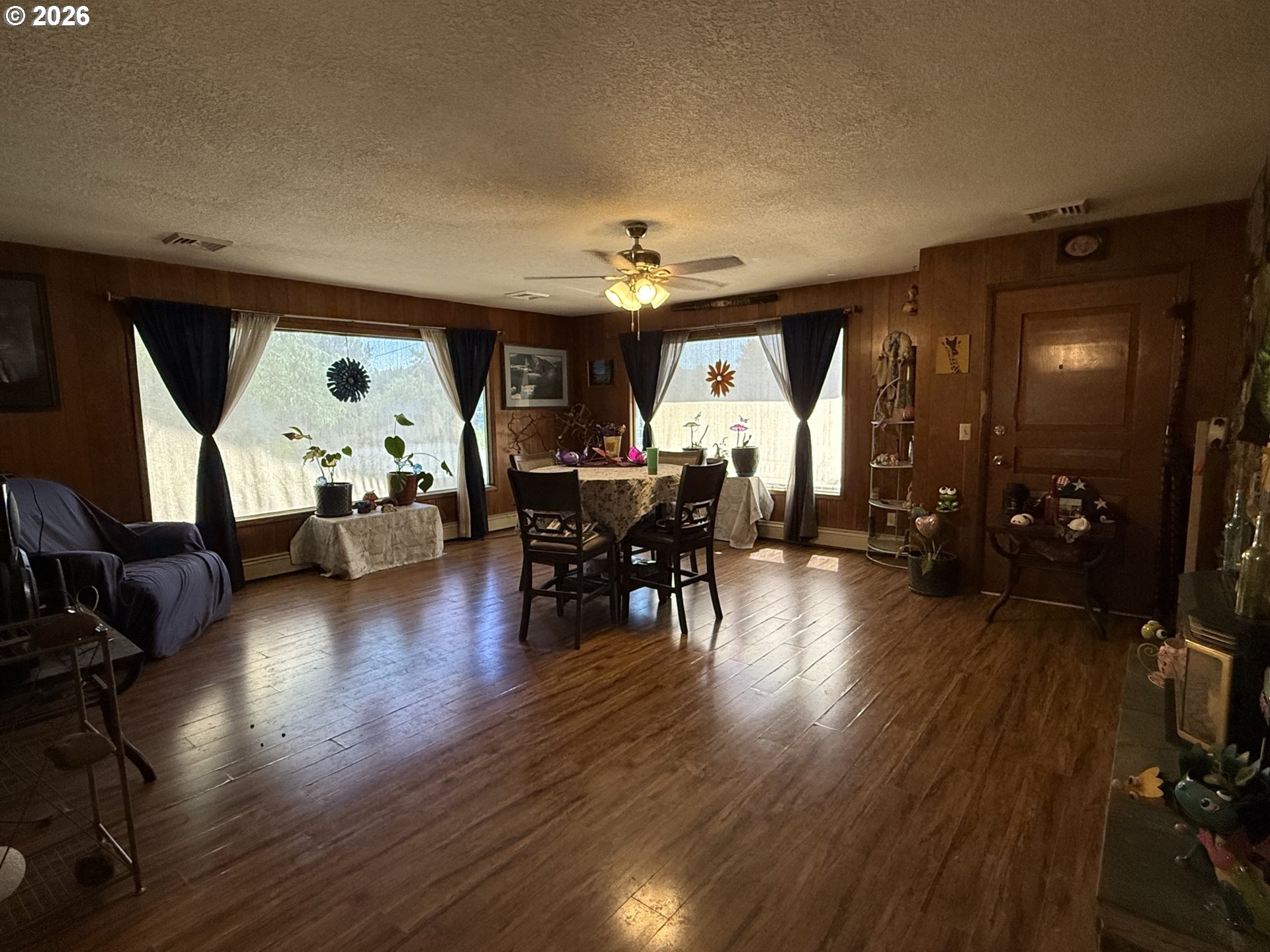 150 Southwest Brantley Drive Winston, OR 97496 - Photo 4 of 16 Living Room