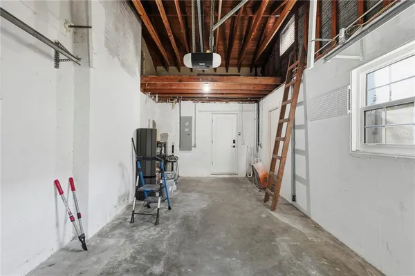 a view of entryway with a window