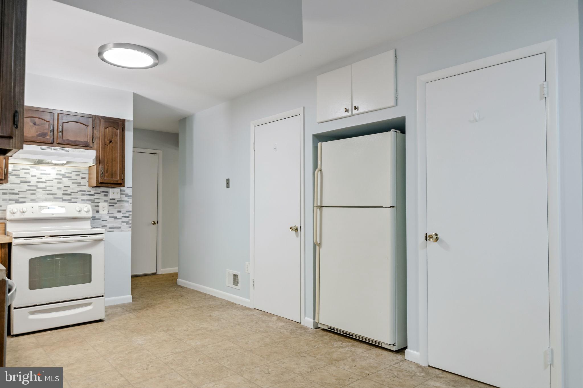 13593 Bethel Road Manassas, VA 20112 - Photo 20 of 54 Back wall in kitchen may not be load bearing
