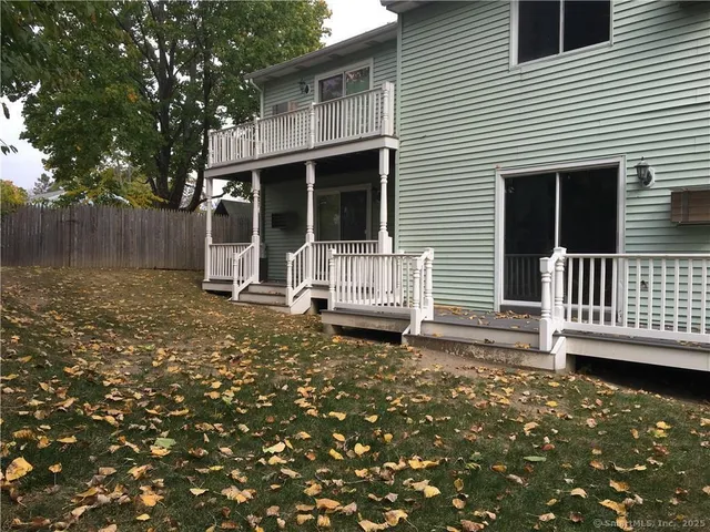 $2,650 | 18 Triangle Street, Unit B4, Danbury, CT 06810