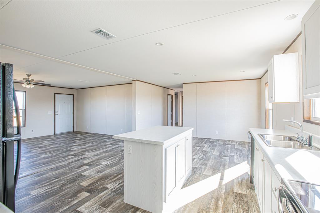 1057 Hopewell Road Bowie, TX 76230 - Photo 7 of 39