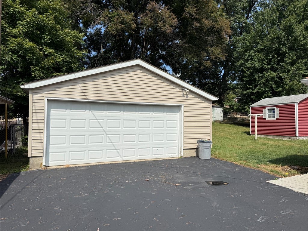 3950 Bayview Drive Decatur, IL 62521 - Photo 4 of 14 Gallery Image 4