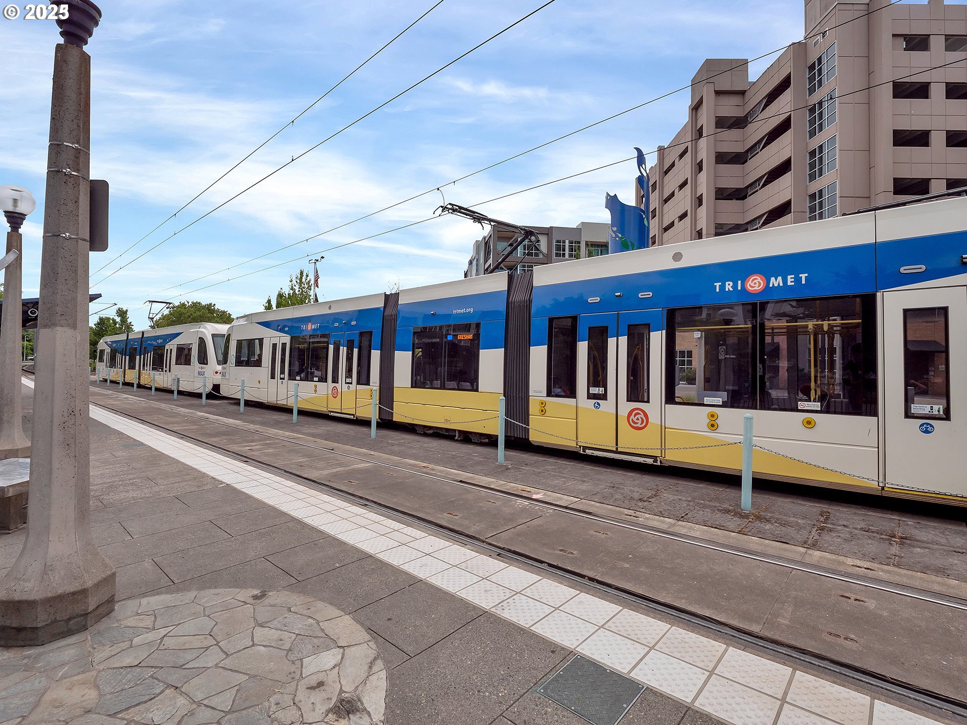 12600 Southwest Crescent Street, Unit 420 Beaverton, OR 97005 - Photo 38 of 45 a view of a large building
