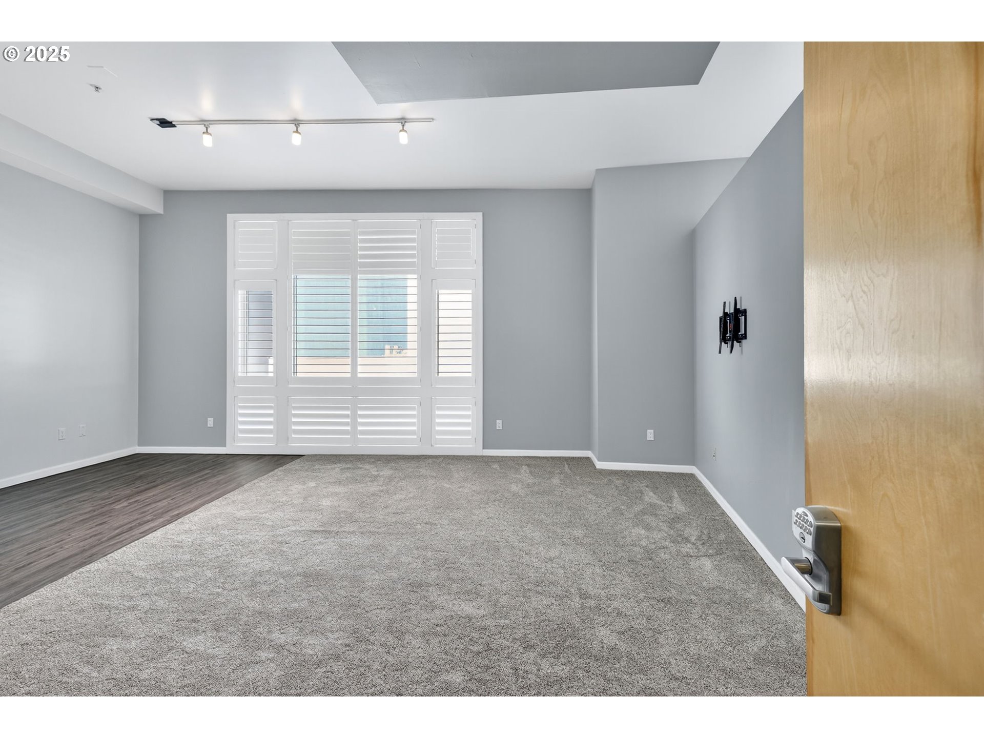 12600 Southwest Crescent Street, Unit 420 Beaverton, OR 97005 - Photo 9 of 45 a view of an empty room with a window