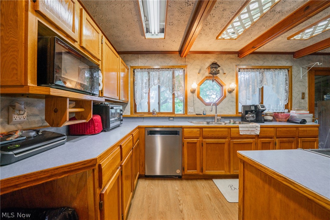 25360 Baker Road Wellington, OH 44090 - Photo 5 of 46