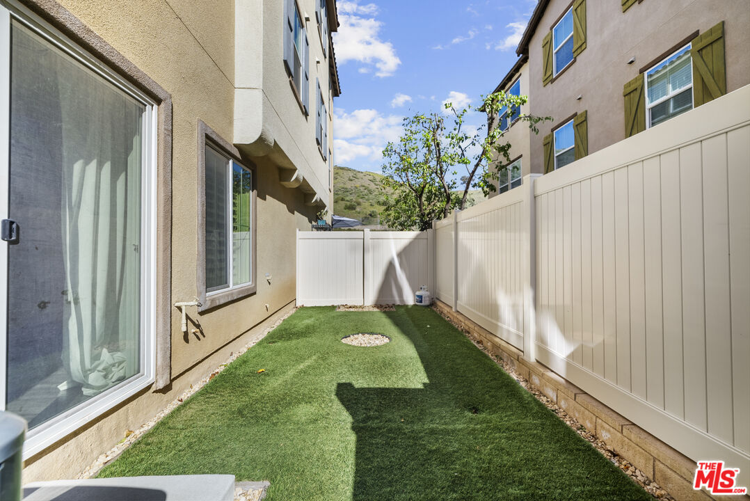 22157 Barrington Way Saugus, CA 91350 - Photo 38 of 48