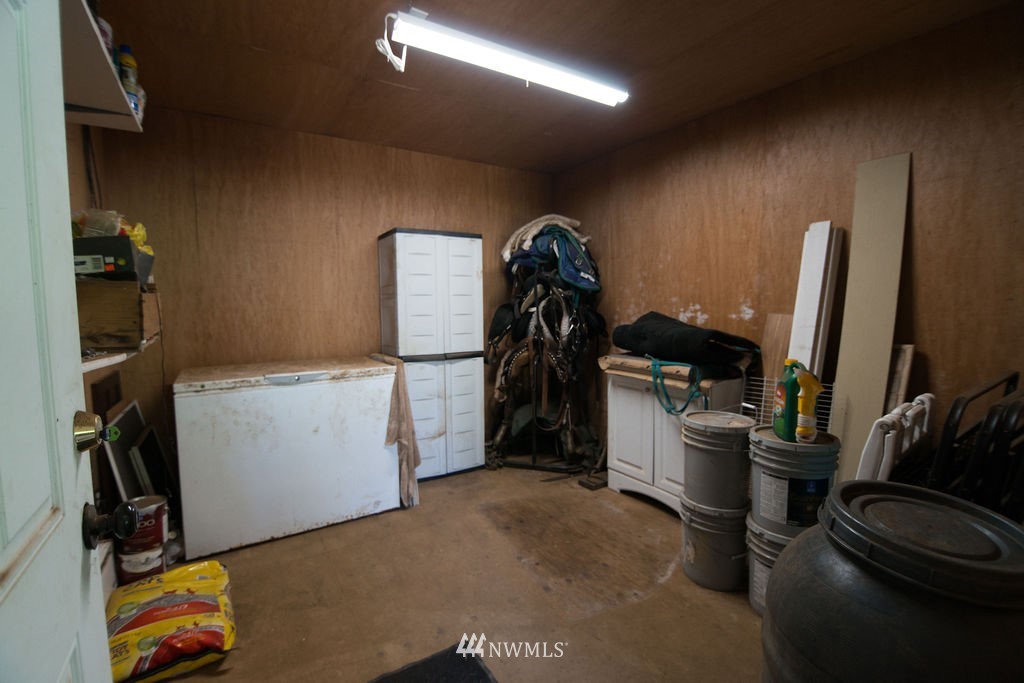 142 Leudinghaus Road Chehalis, WA 98532 - Photo 24 of 37 a view of a room with gym equipment