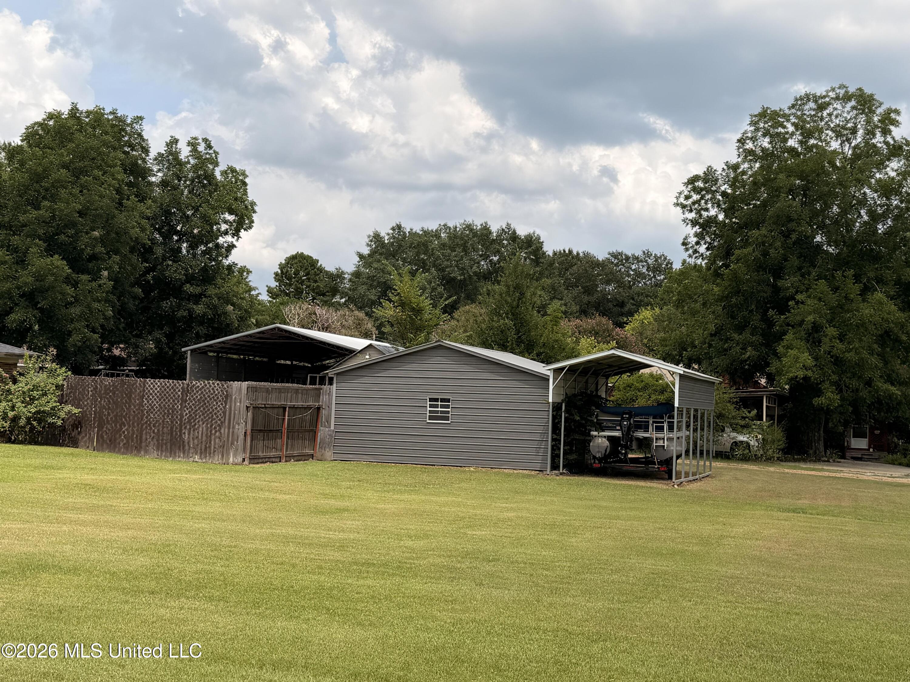 32 Pine Street Bude, MS 39630 - Photo 6 of 7 IMG_0935