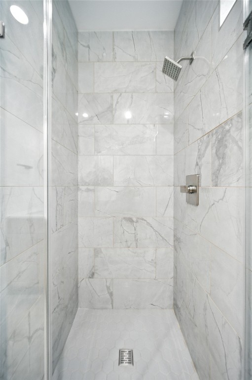 106 West Croslin Street, Unit B Austin, TX 78752 - Photo 17 of 23 a bathroom with a shower