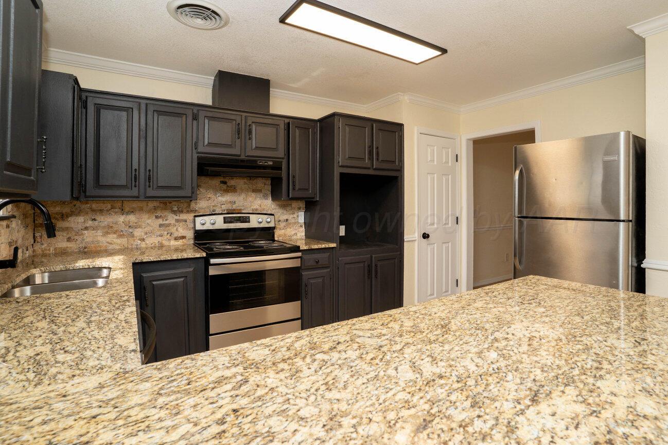 5207 While A Way Road Amarillo, TX 79109 - Photo 11 of 43 Kitchen