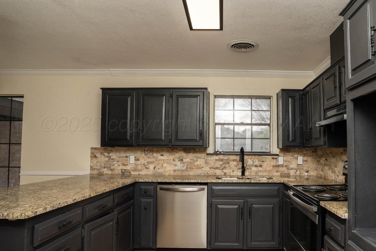 5207 While A Way Road Amarillo, TX 79109 - Photo 12 of 43 Kitchen