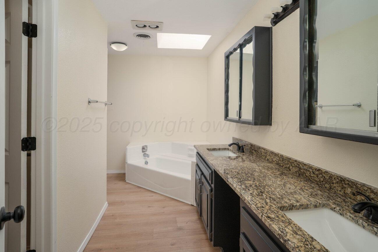 5207 While A Way Road Amarillo, TX 79109 - Photo 16 of 43 Master Bathroom