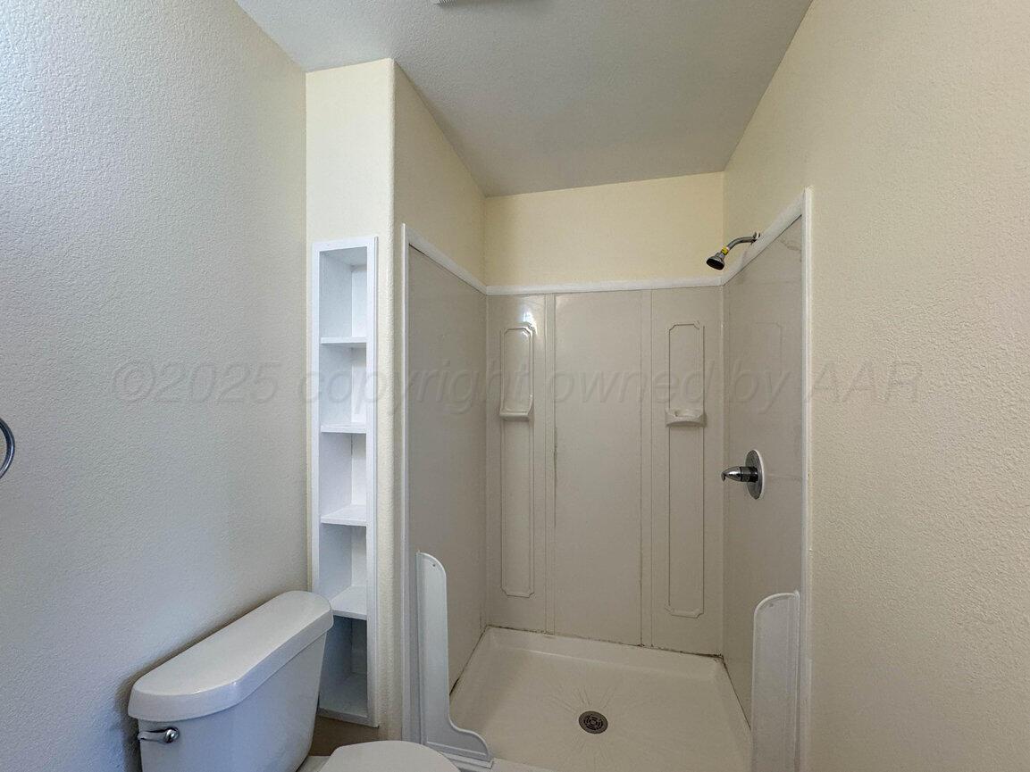 5207 While A Way Road Amarillo, TX 79109 - Photo 24 of 43 Mother in Law Quarters bath