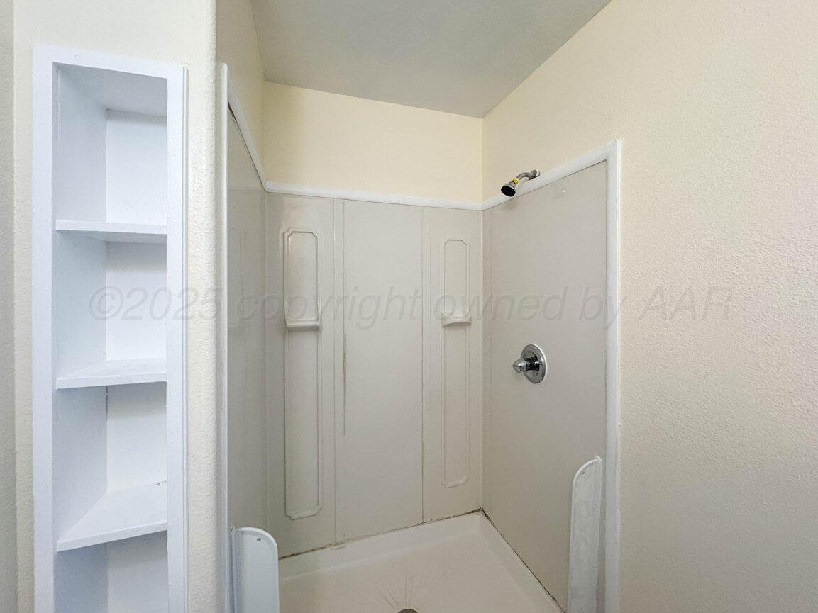 5207 While A Way Road Amarillo, TX 79109 - Photo 25 of 43 Mother in law quarters bath