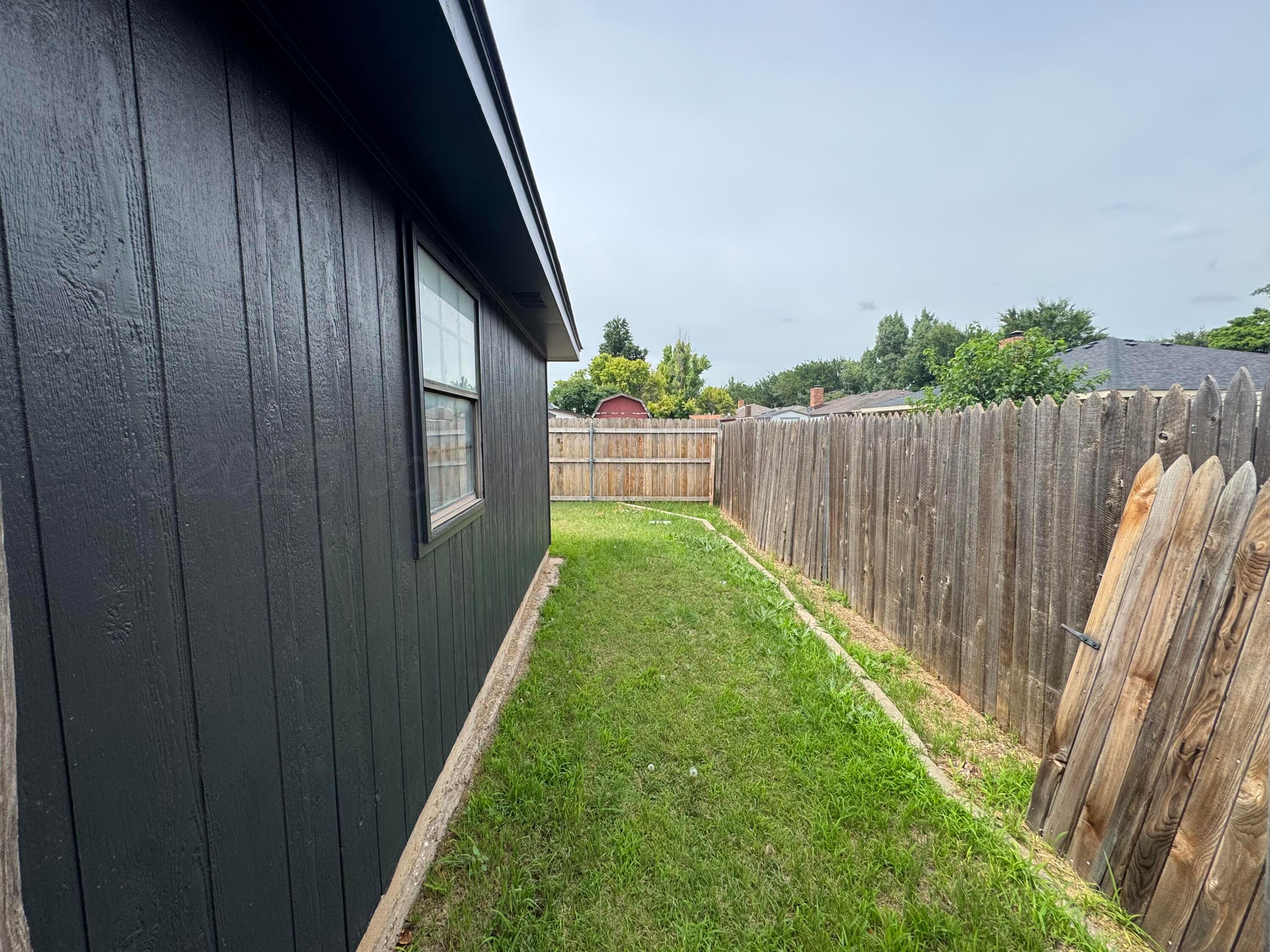 5207 While A Way Road Amarillo, TX 79109 - Photo 41 of 43 side yard