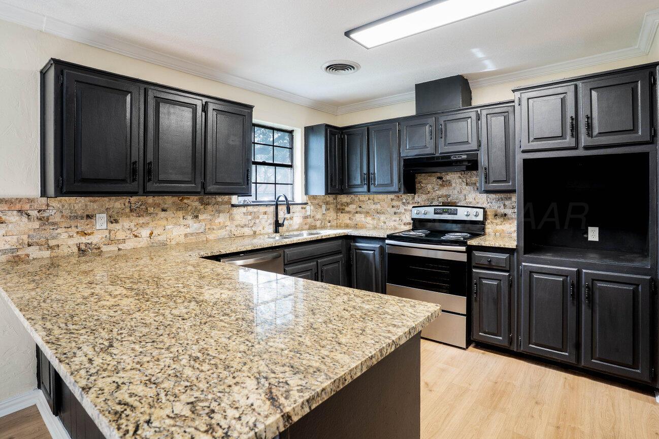 5207 While A Way Road Amarillo, TX 79109 - Photo 9 of 43 Kitchen
