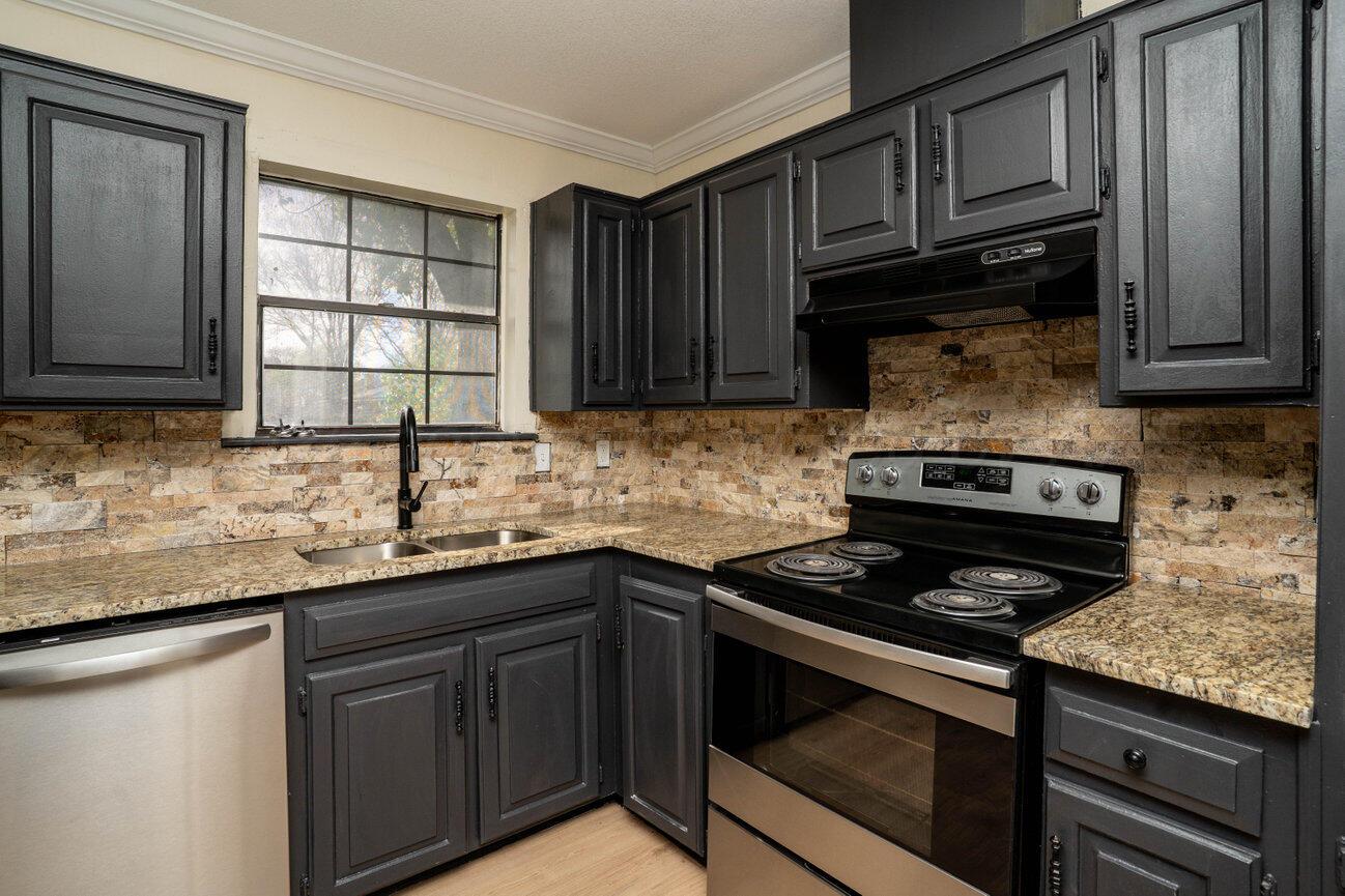 5207 While A Way Road Amarillo, TX 79109 - Photo 10 of 43 Kitchen