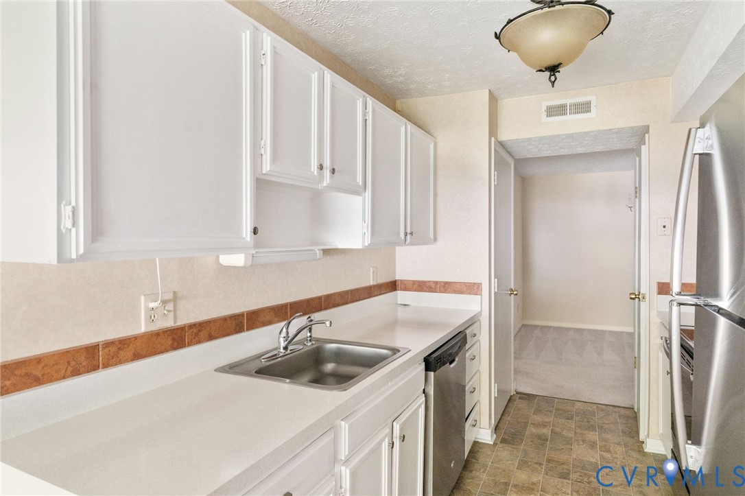 1501 Regency Woods Road, Unit 101 Henrico, VA 23238 - Photo 5 of 29 Adjoining the family room is the generously sized