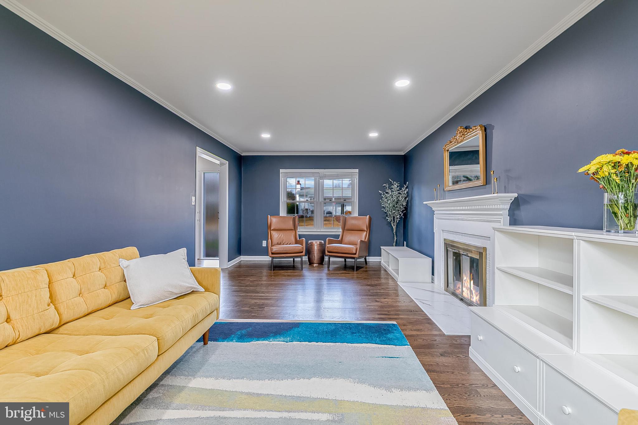 3419 Ramsgate Terrace Alexandria, VA 22309 - Photo 5 of 36 Chic living space with bold blue accents.