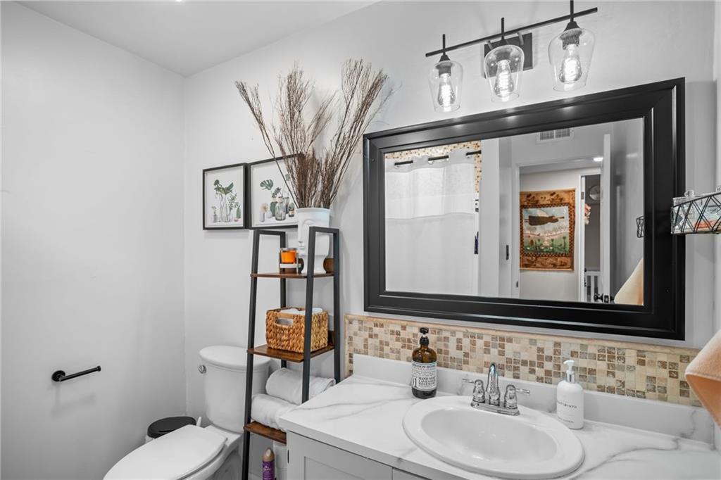1706 Kenzie Road Pittsburgh, PA 15205 - Photo 18 of 25 a bathroom with a toilet sink and mirror