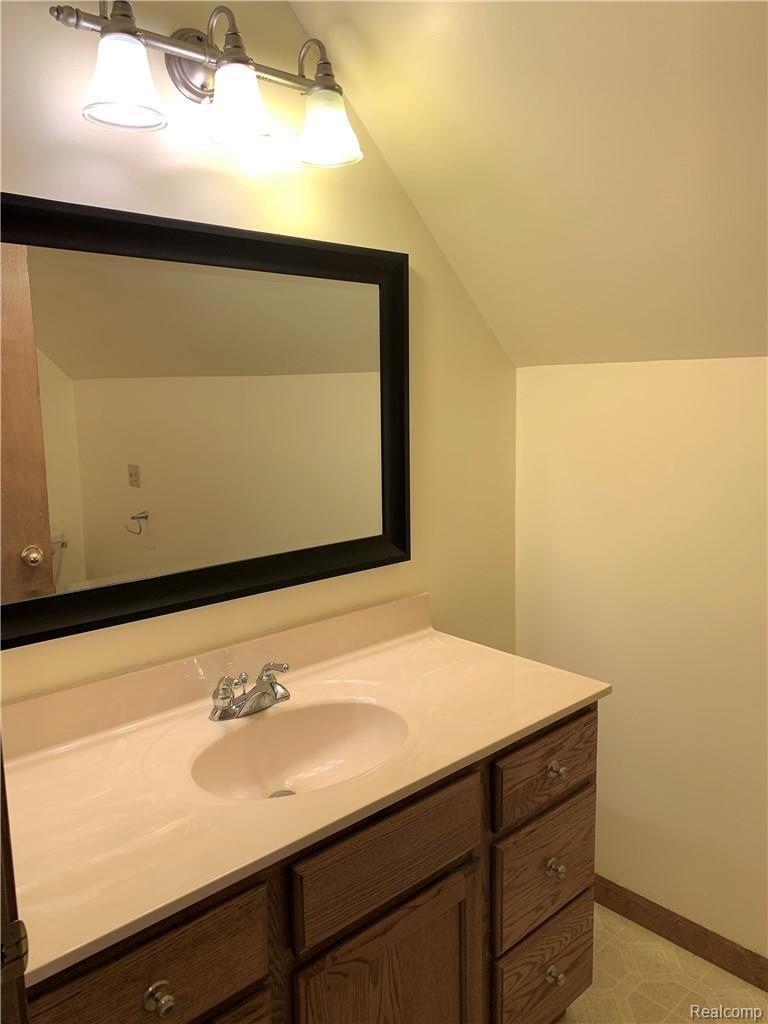 3148 Beck Road Howell, MI 48843 - Photo 16 of 34 upstairs bathroom