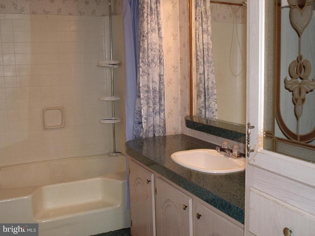 106 Pheasant Road Lancaster, PA 17603 - Photo 9 of 11 Gallery Image 9