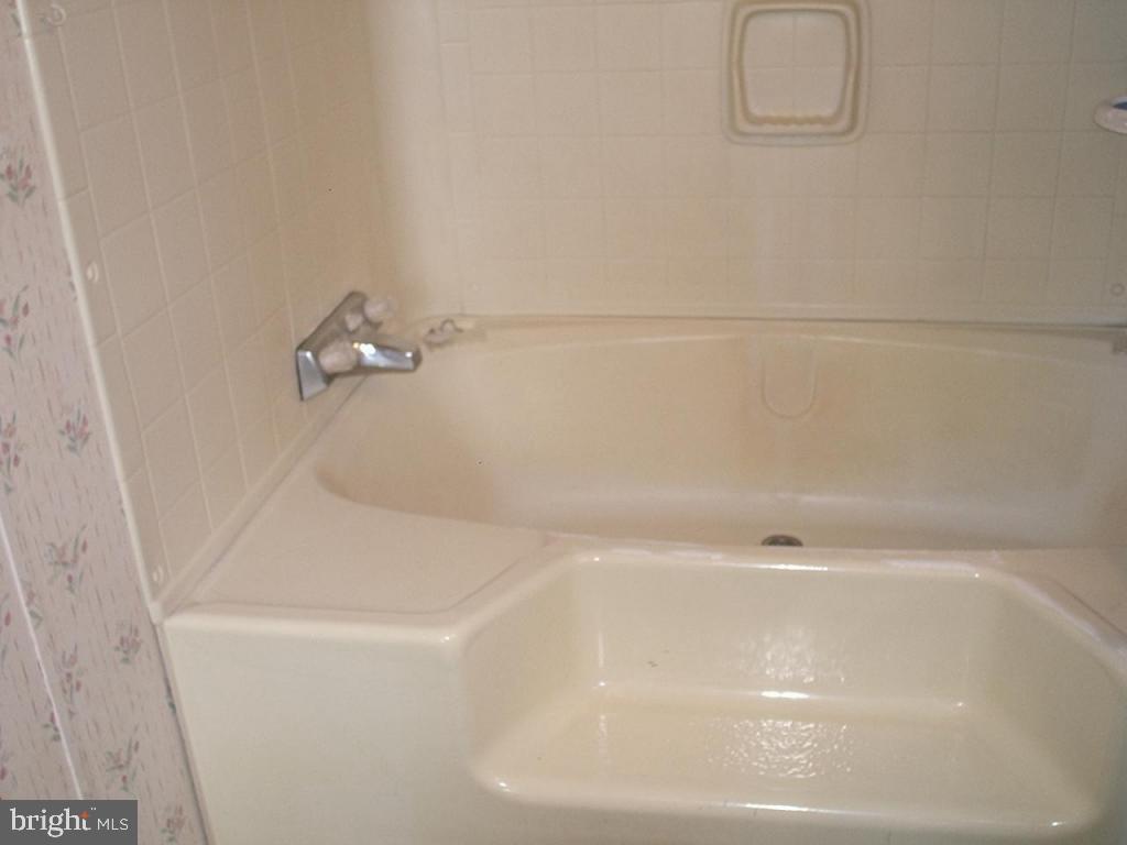 106 Pheasant Road Lancaster, PA 17603 - Photo 10 of 11 Gallery Image 10