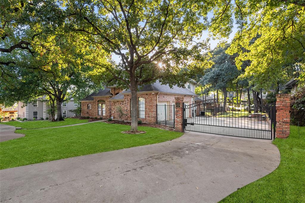 424 Windjammer Lane Azle, TX 76020 - Photo 29 of 37 View of gate