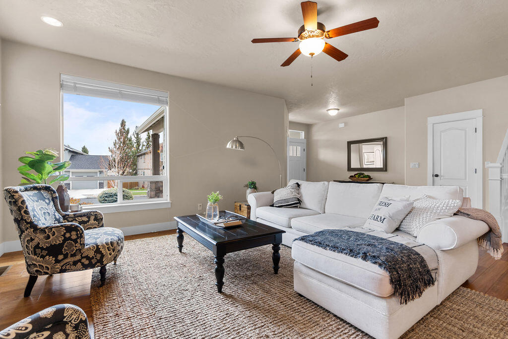 20880 Rorick Drive Bend, OR 97701 - Photo 6 of 51 DSC04890