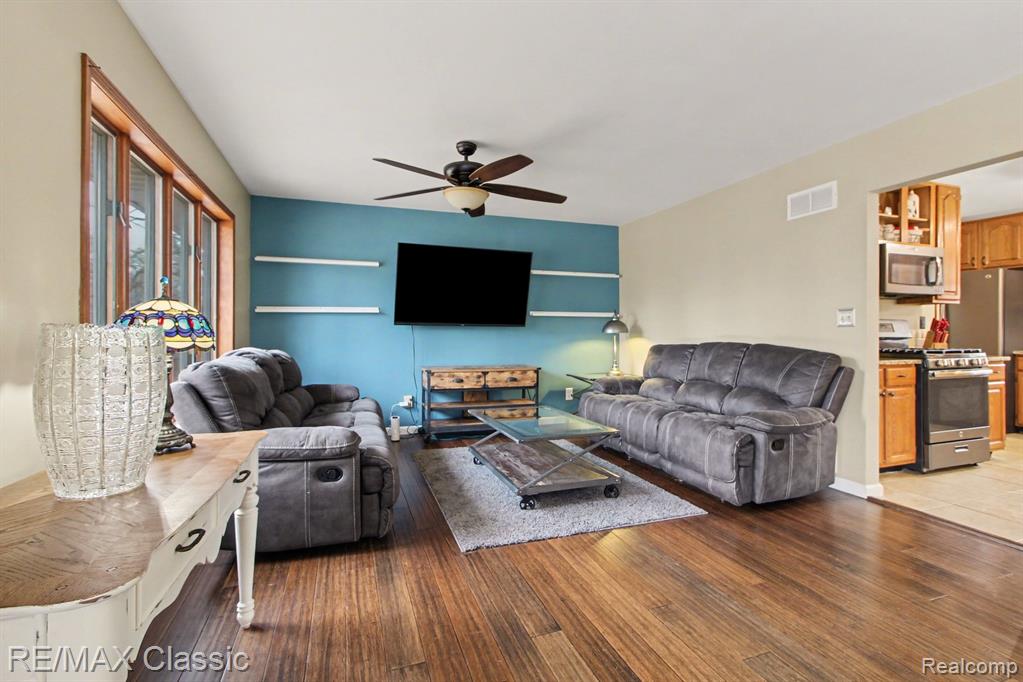 9800 Moon Road Saline, MI 48176 - Photo 5 of 38