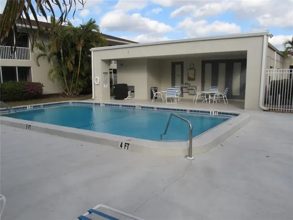$220,000 | 2121 Wood Street, Unit 212, Sarasota, FL 34237