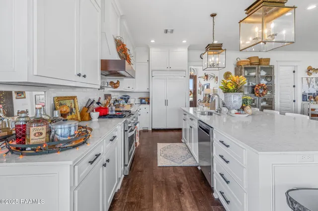 $749,500 | 3777 Lake Breeze Road, Lake Charles, LA 70605