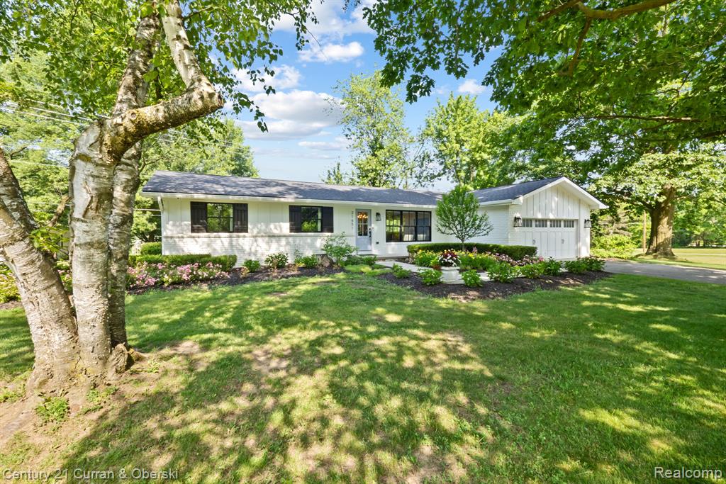 21651 Currie Road Northville, MI 48167 - Photo 8 of 52 Gallery Image 8
