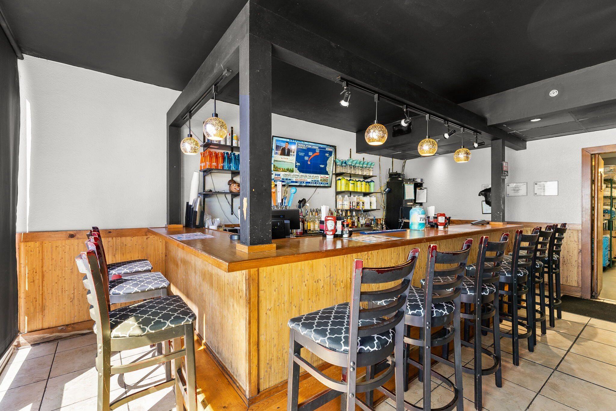 16819 Front Beach Road, Unit 2108 Panama City Beach, FL 32413 - Photo 34 of 55 On-site Restaurant Bar