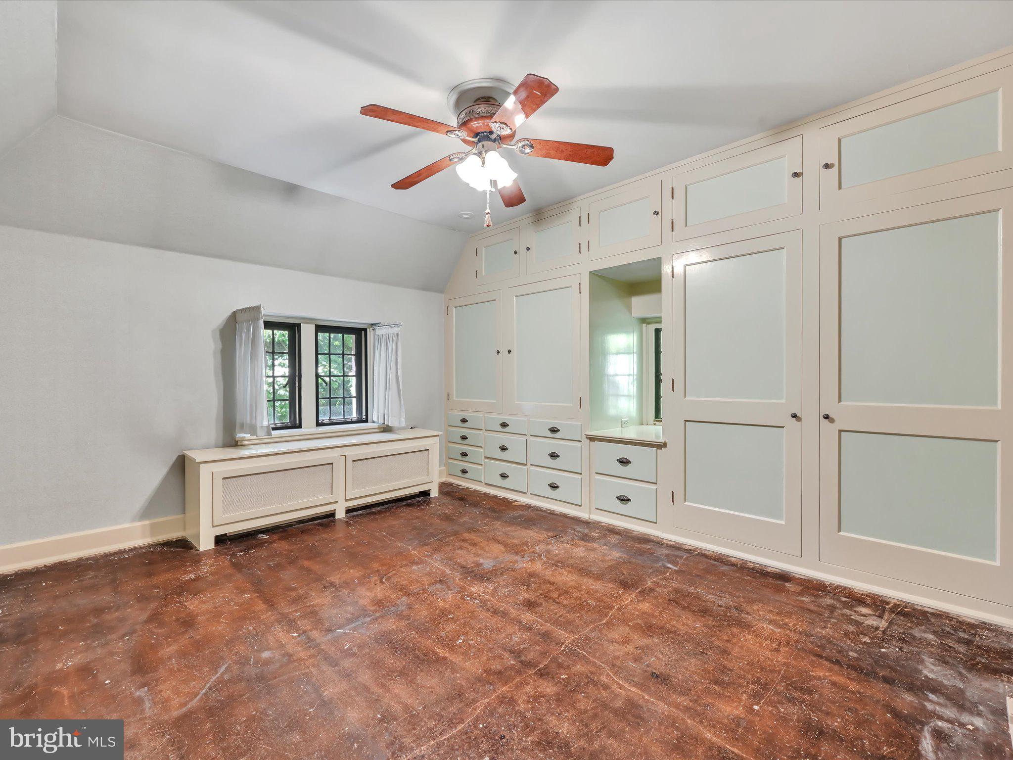 405 North Tulpehocken Road Reading, PA 19601 - Photo 27 of 111 walk in closet