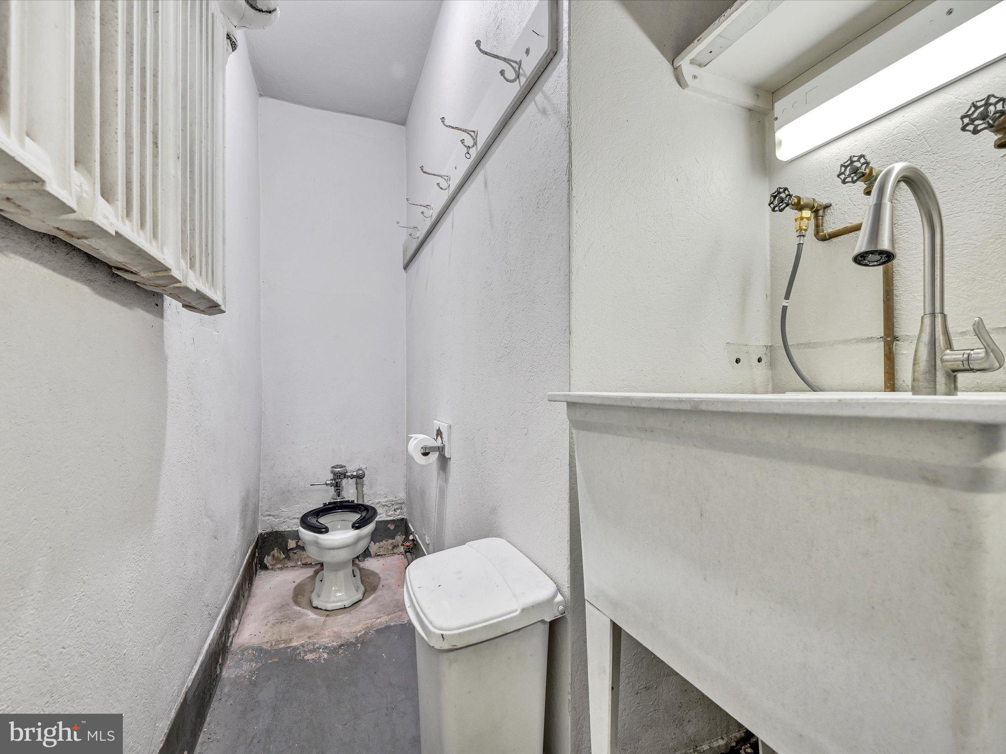 405 North Tulpehocken Road Reading, PA 19601 - Photo 49 of 111 1/2 bath in garage