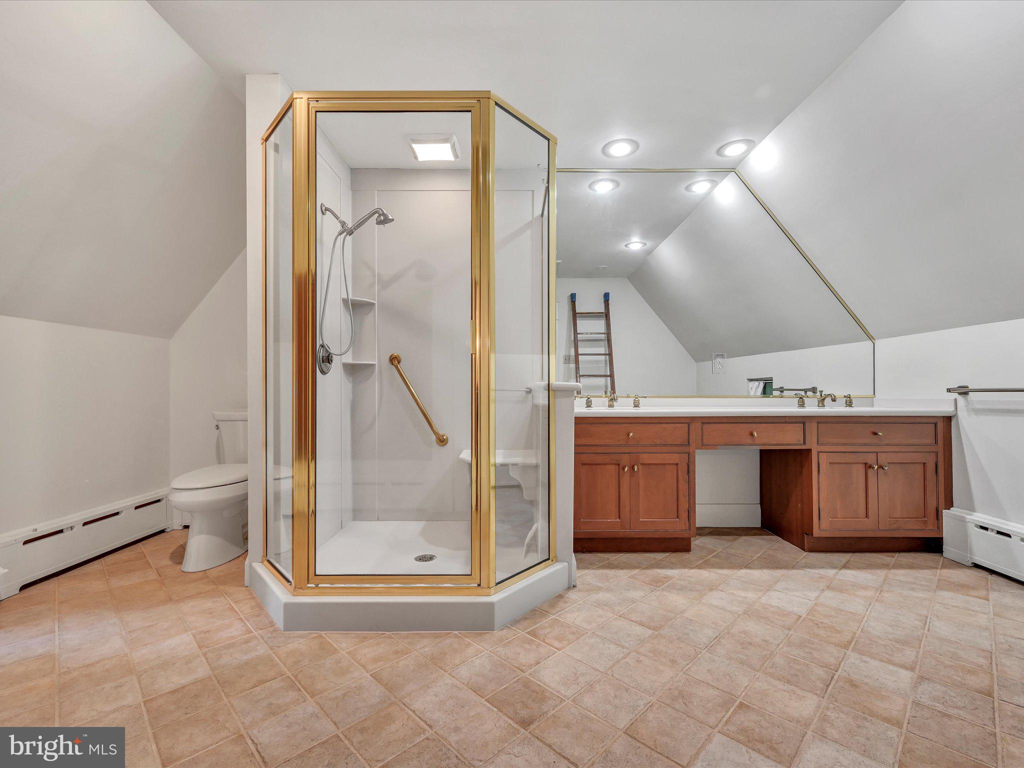 405 North Tulpehocken Road Reading, PA 19601 - Photo 62 of 111 Apartment - 4th bathroom