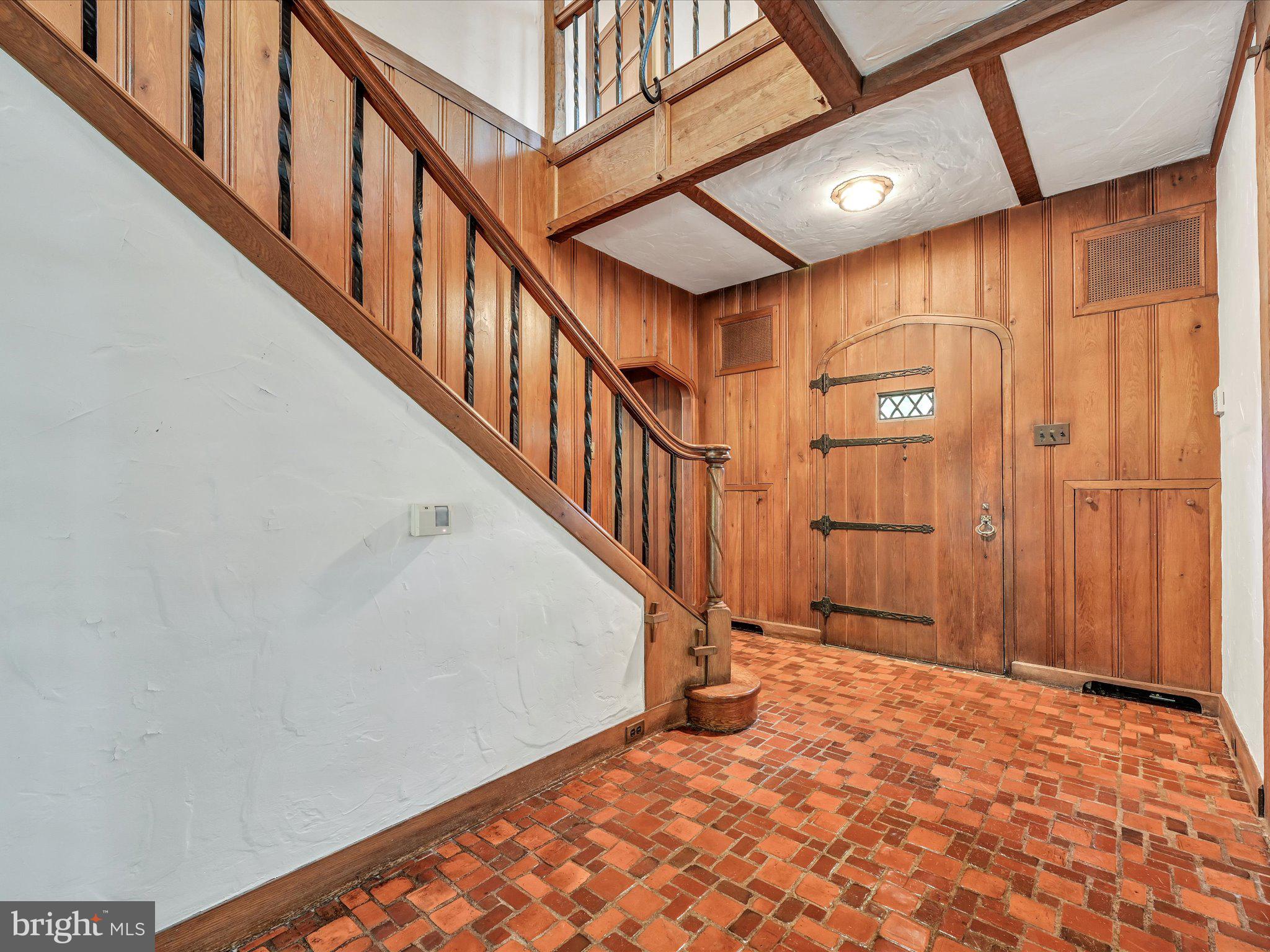 405 North Tulpehocken Road Reading, PA 19601 - Photo 8 of 111 Foyer