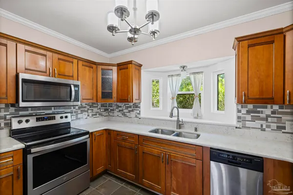 $331,500 | 120 Baybridge Drive, Gulf Breeze, FL 32561