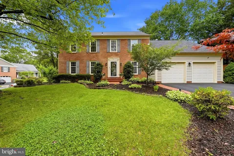 $1,075,000 | 8900 Kenilworth Drive, Burke, VA 22015