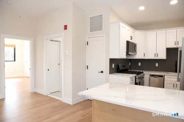 $3,250 | 937 Post Road, Unit 3B, Fairfield, CT 06824