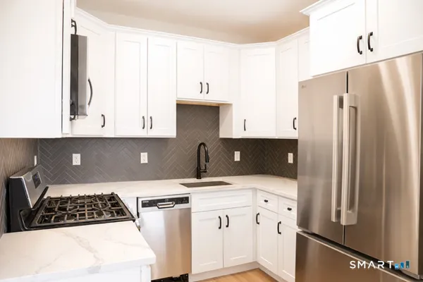 $3,250 | 937 Post Road, Unit 3B, Fairfield, CT 06824